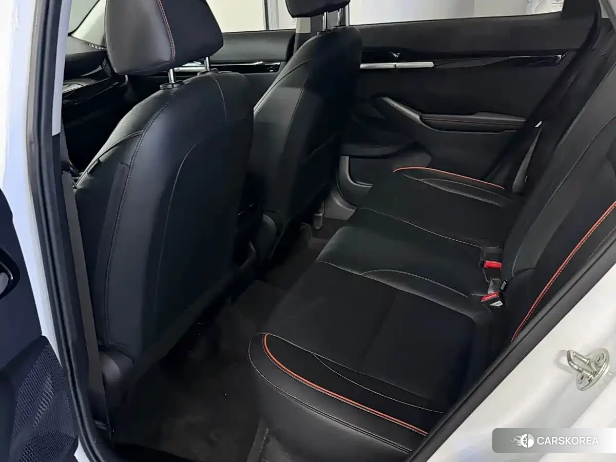 Kia Seltos 2023 Белый из Китая, фото 2