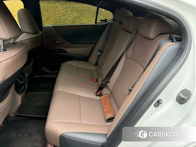 Lexus ES 2024 Белый из Китая, фото 2