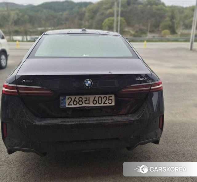 BMW 5 Series (G60) 2024 Черный из Кореи, фото 2