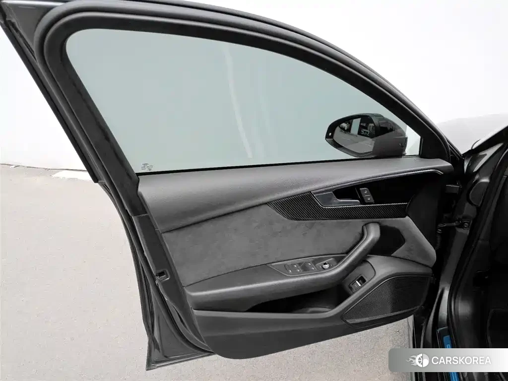 Audi A4L id 4548106 из Китая 12