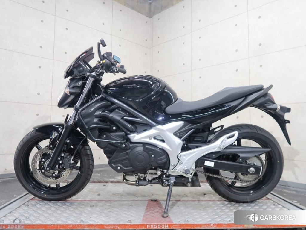 Проданный Suzuki GLADIUS 400 ABS 2010 из Японии, фото 2