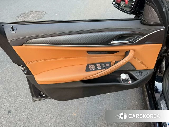 BMW 5 series (imported) 2023 Черный из Китая, фото 3