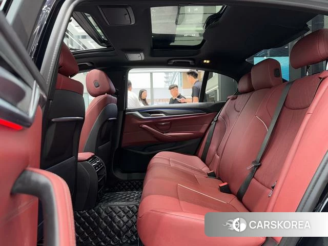BMW 5 series 2022 Черный из Китая, фото 2