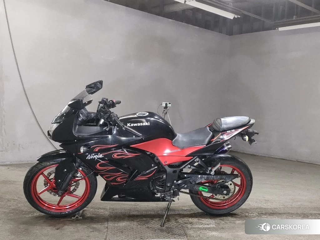 Проданный Kawasaki NINJA 250R 2010 из Японии, фото 2