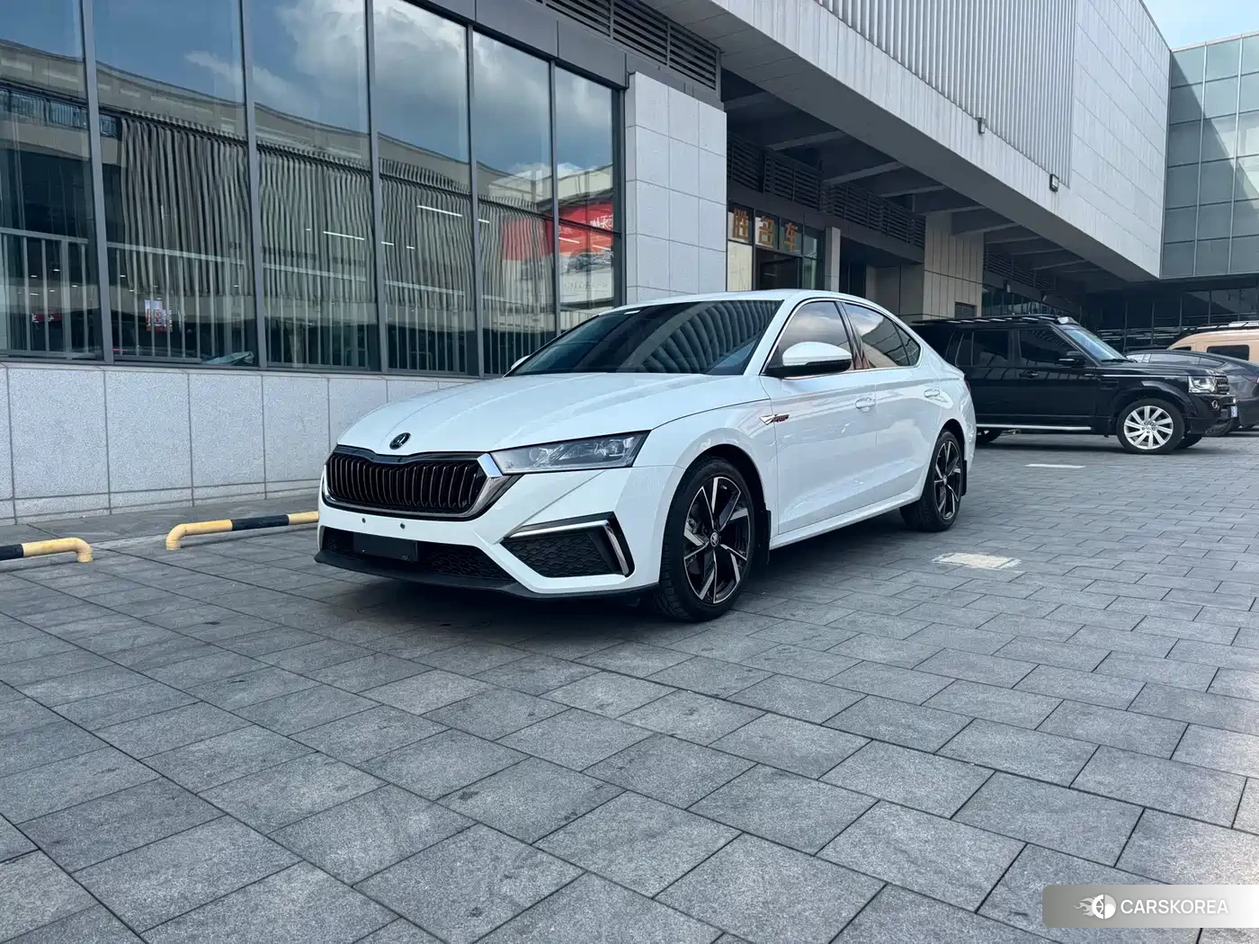 Skoda Octavia 2023 Белый из Китая, фото 2