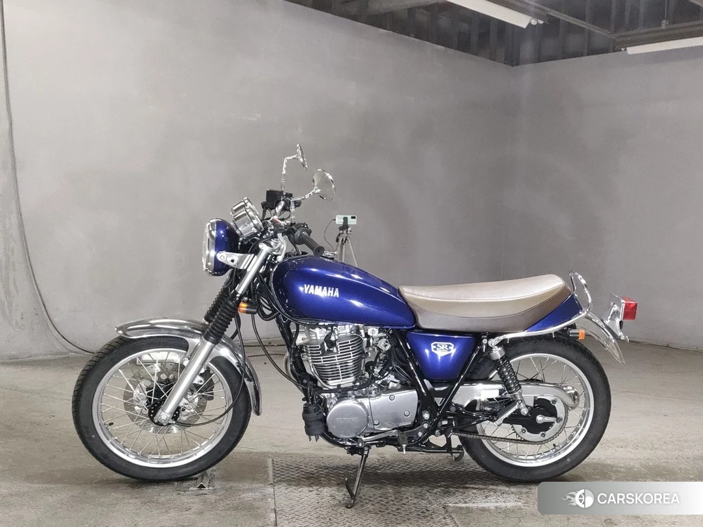 Проданный Yamaha SR 400 2021 из Японии, фото 2
