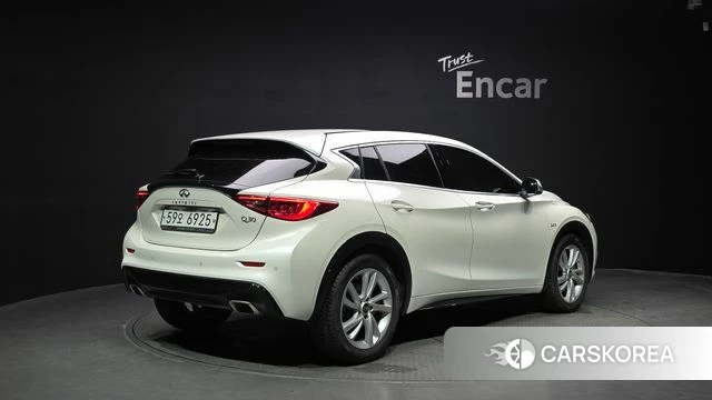 Infiniti Q30 id 4581739 из Кореи 12