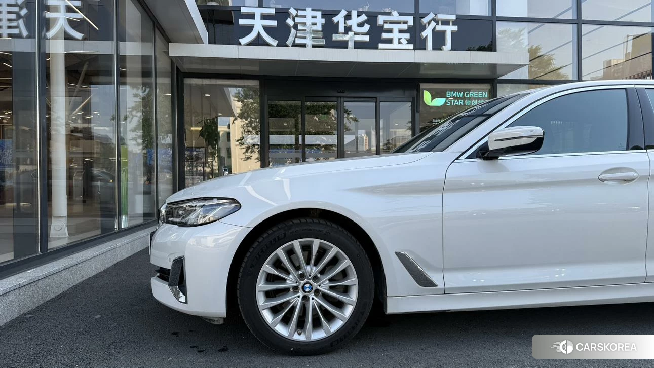 BMW 5 series 2020 Белый из Китая, фото 2