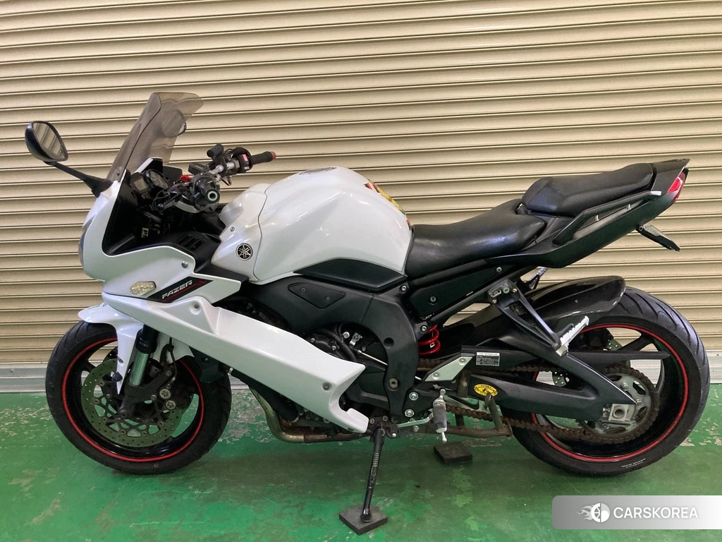 Проданный Yamaha FZ1 FEATHER 2012 из Японии