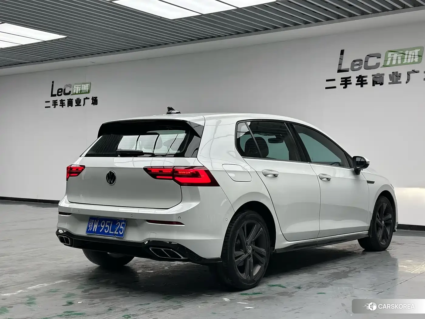 Volkswagen Golf 2023 Белый из Китая, фото 6
