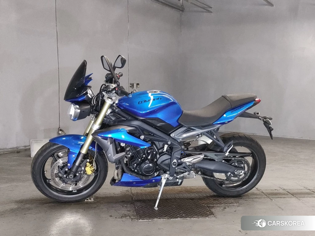 Проданный Triumph STREET TRIPLE 2013 из Японии