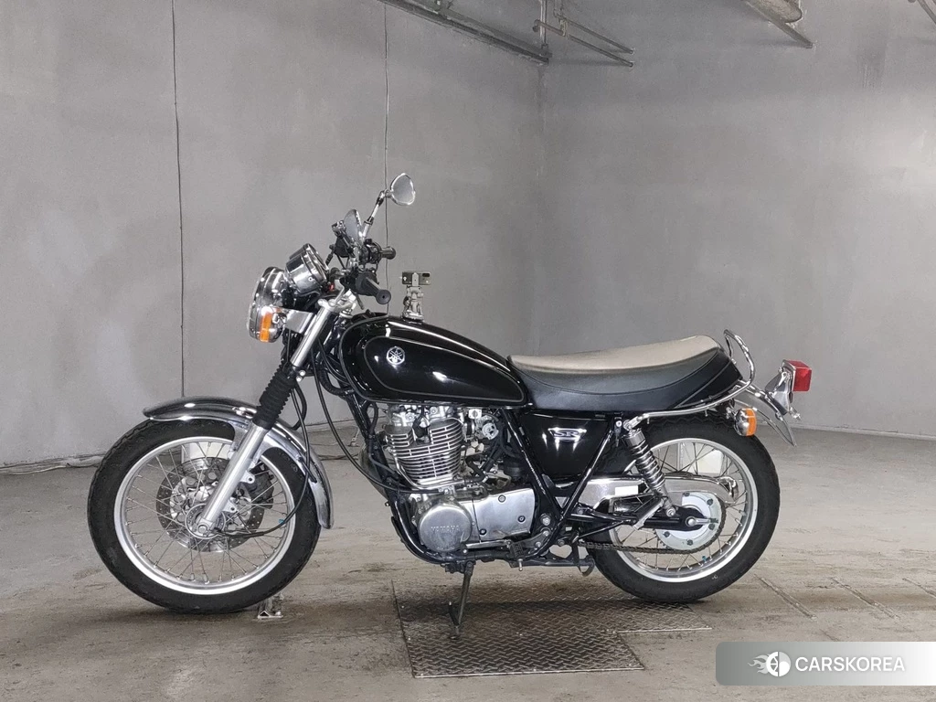 Проданный Yamaha SR 400 2014 из Японии, фото 2