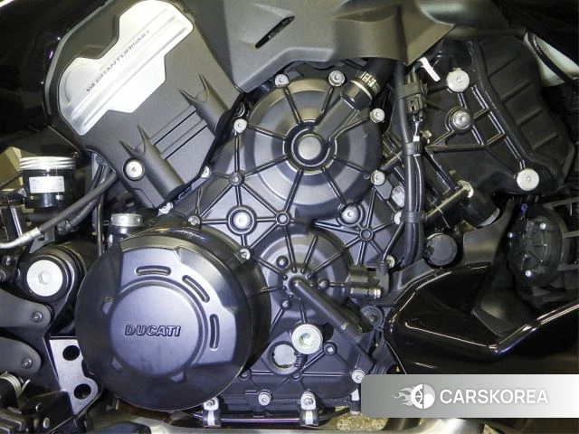 Engine photo