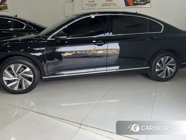 Volkswagen Magotan PHEV 2024 Черный из Китая, фото 2