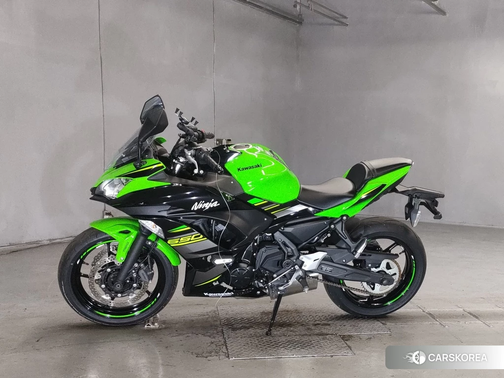 Проданный Kawasaki NINJA 650 2019 из Японии
