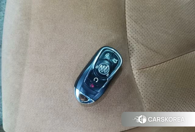 Buick Lacrosse id 4209458 из Китая 12