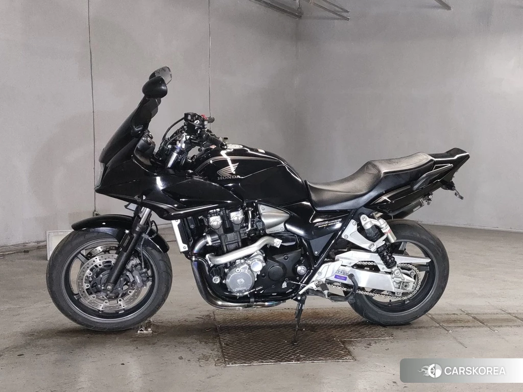 Проданный Honda CB1300SF BOLDOR 2010 из Японии, фото 2