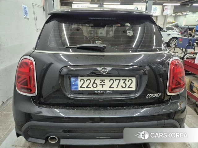 Mini Cooper 2023 Черный из Кореи, фото 2