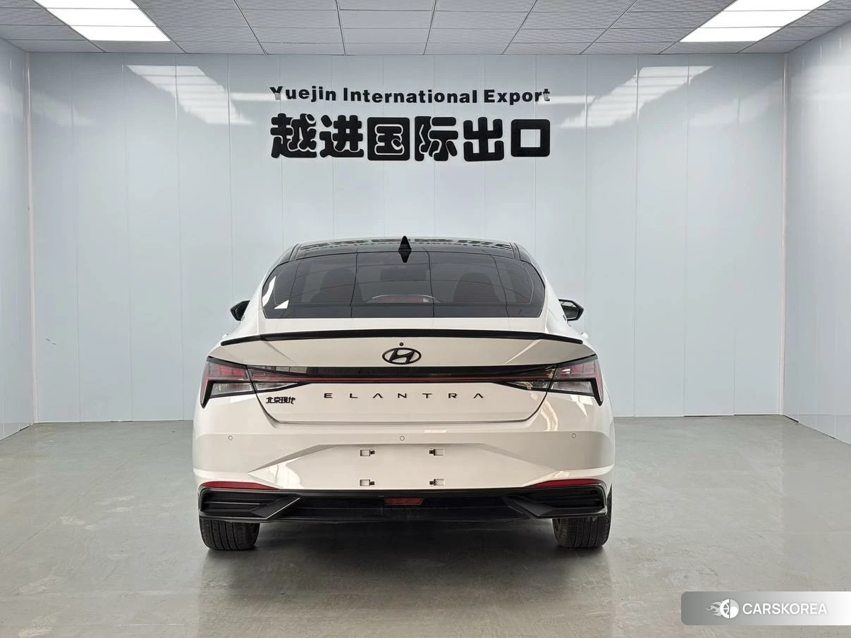 Hyundai Elantra 2022 Белый из Китая, фото 3