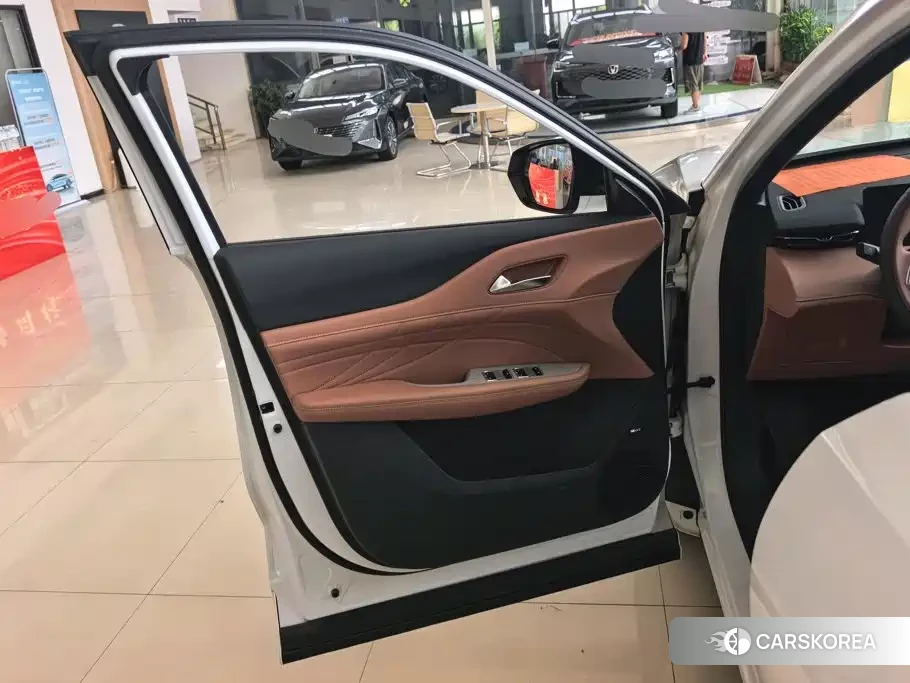 Chang'an UNI-Z New Energy id 4629611 из Китая 8