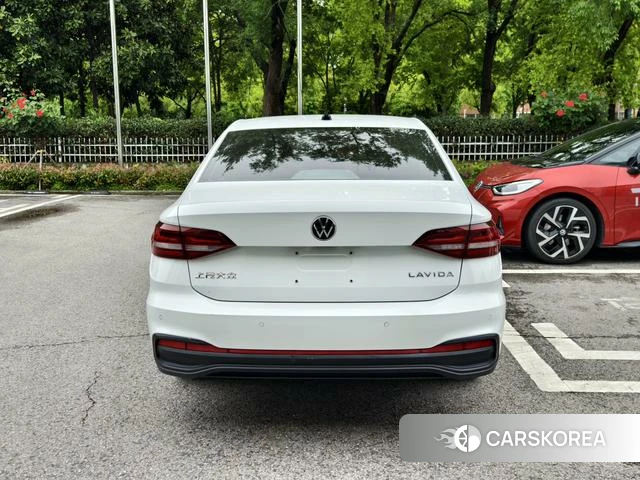Volkswagen Lavida 2024 Белый из Китая, фото 3