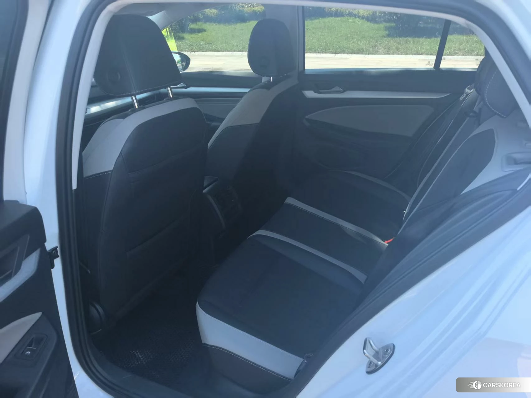 Volkswagen Golf 2024 Белый из Китая, фото 2