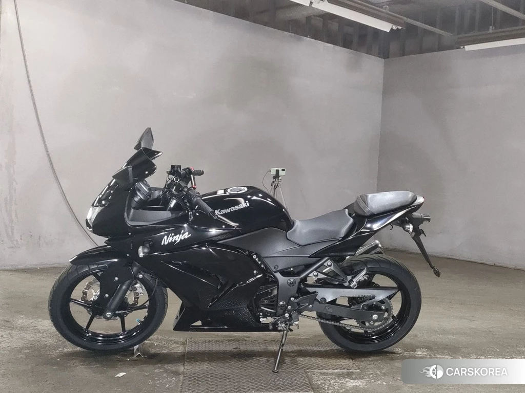Проданный Kawasaki NINJA 250R 2011 из Японии, фото 2