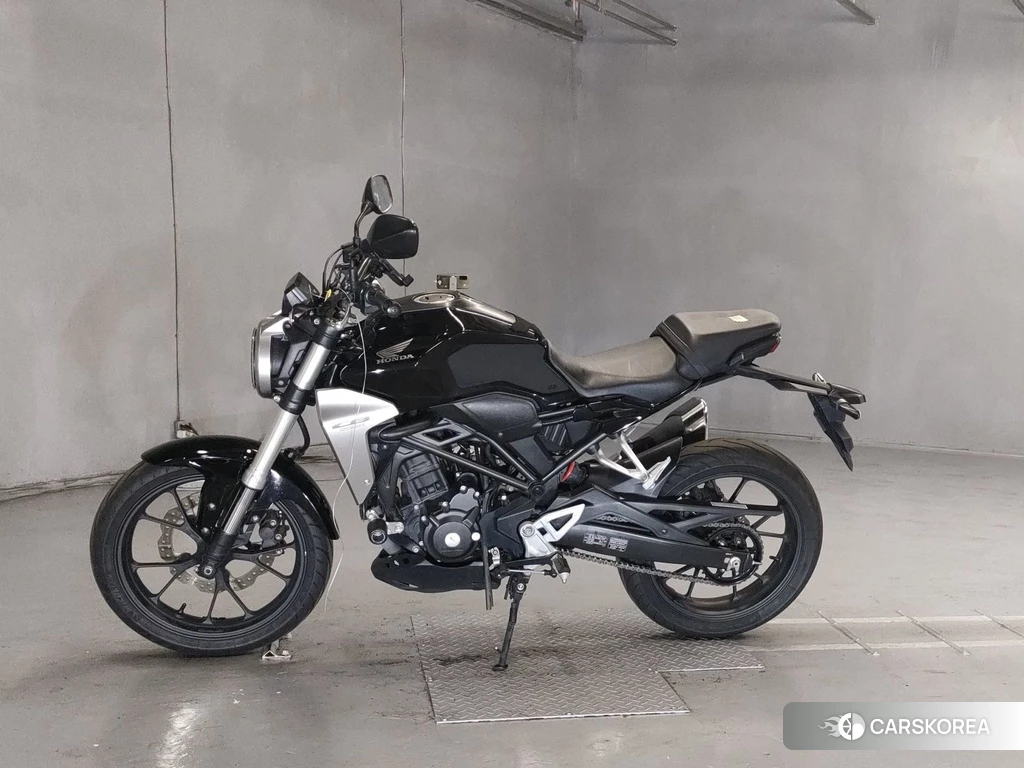 Проданный Honda CB250R 2018 из Японии