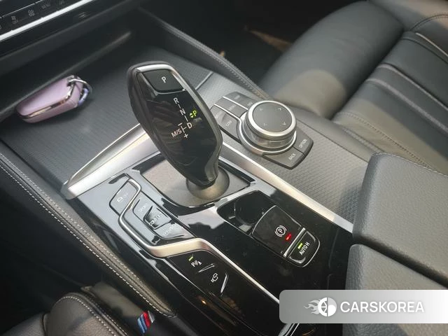 BMW 5 series (imported) 2022 Серебристо-серый из Китая, фото 2