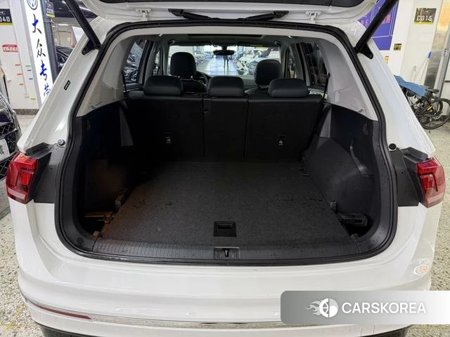 Volkswagen Tiguan L 2021 Белый из Китая, фото 2