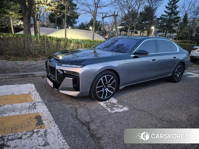 BMW 7 Series (G70) 2024 Песочный из Кореи, фото 3