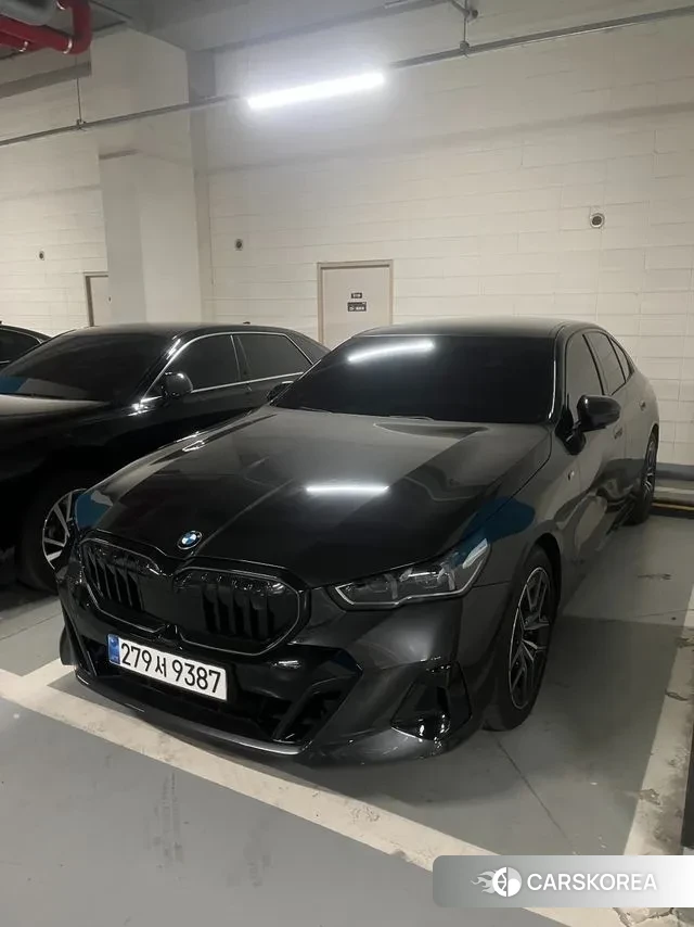 BMW 5 Series (G60) 2025 Серый из Кореи, фото 2