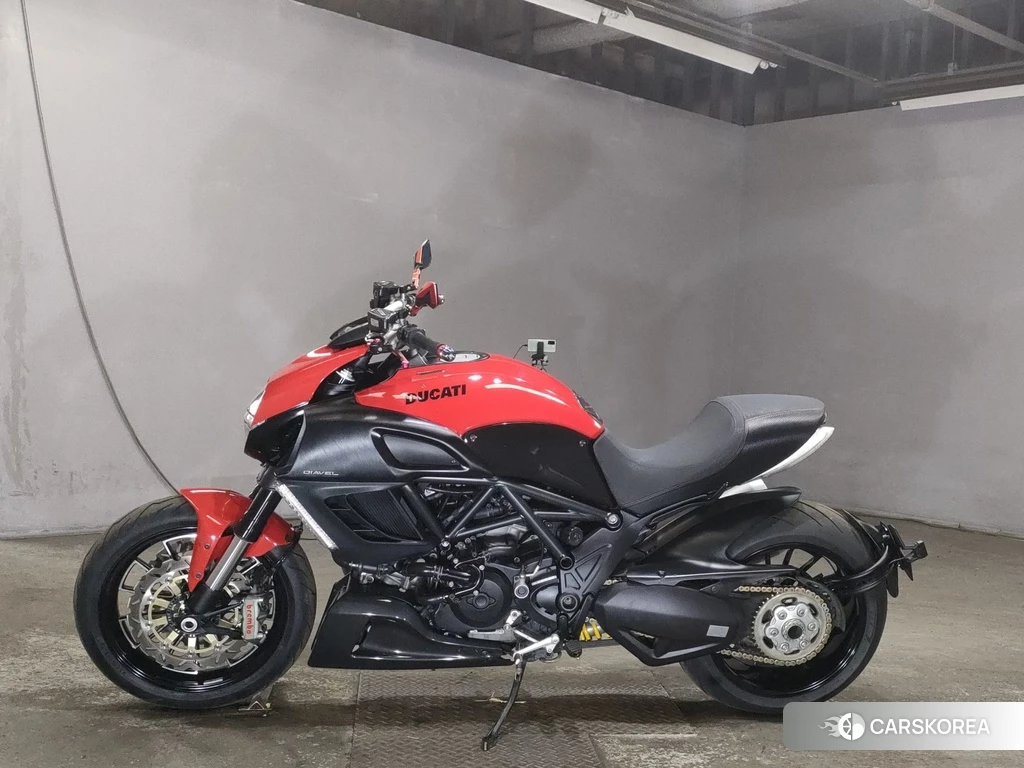 Проданный Ducati DIAVEL 2011 из Японии, фото 2