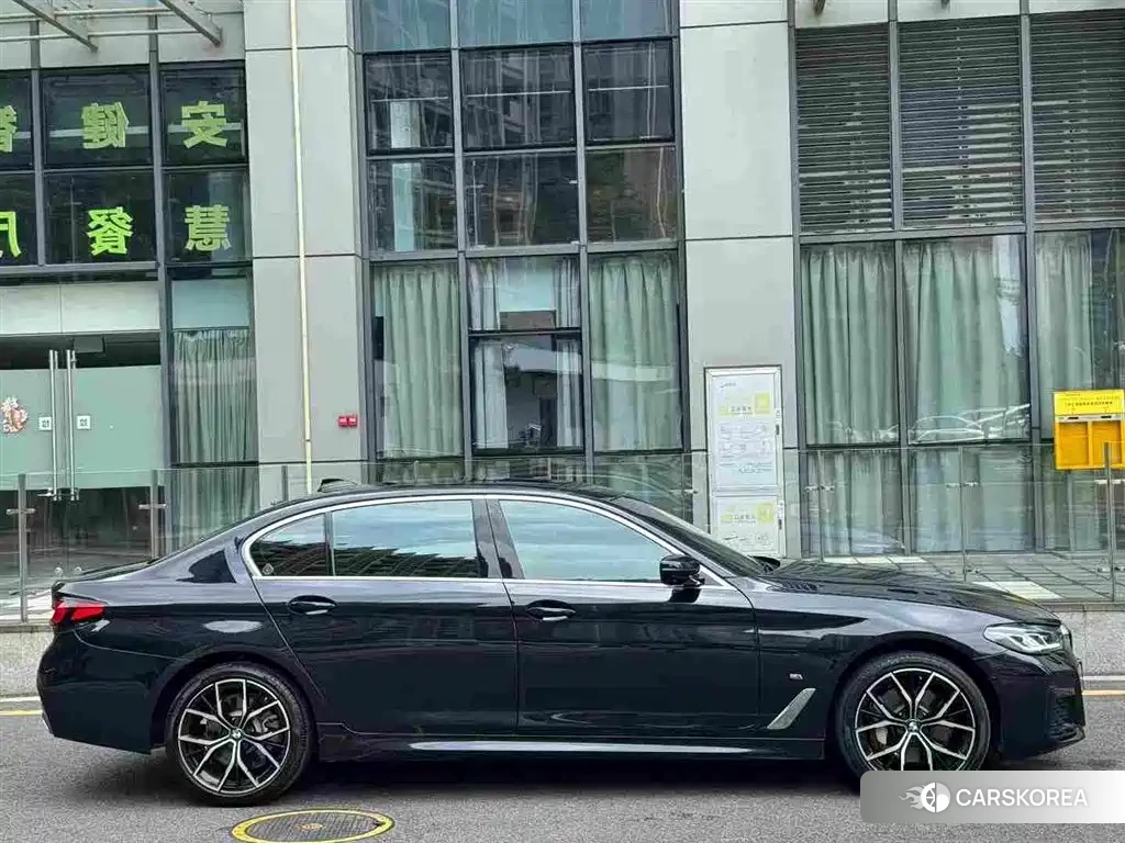 BMW 5 series 2021 Черный из Китая, фото 2