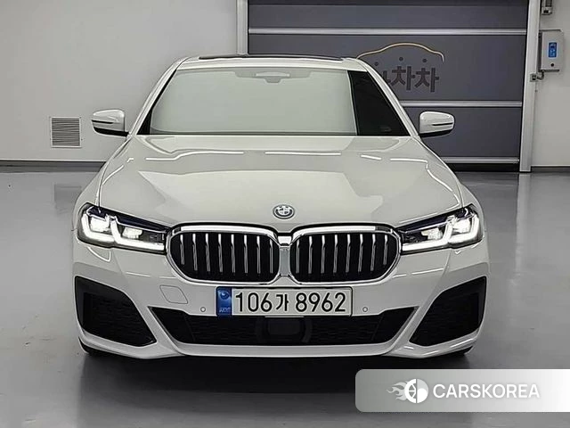 BMW 5 Series (G30) 2022 Белый из Кореи, фото 5