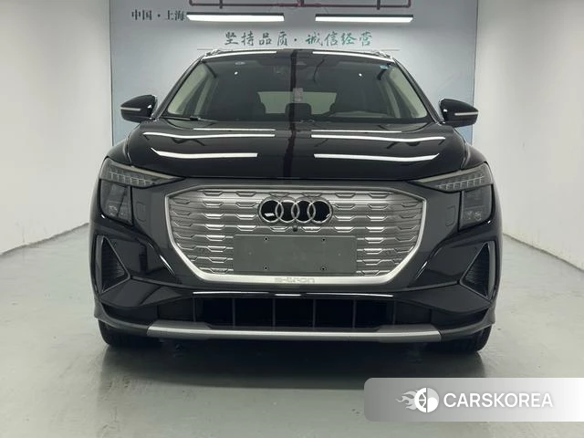 Audi Q5 e-tron 2023 Черный из Китая, фото 2