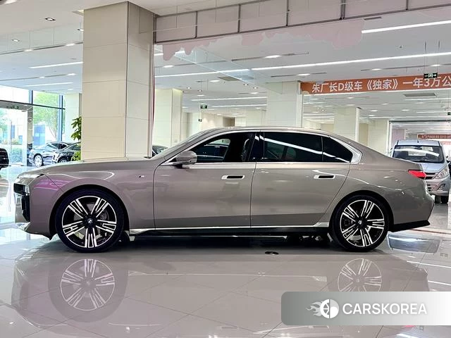 BMW 7 series 2025 Шампань из Китая, фото 2