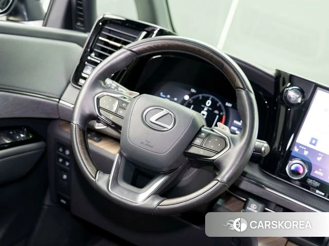Lexus LM id 4277043 из Китая 10