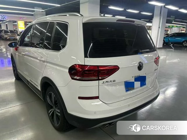Volkswagen Touran L 2023 Белый из Китая, фото 3