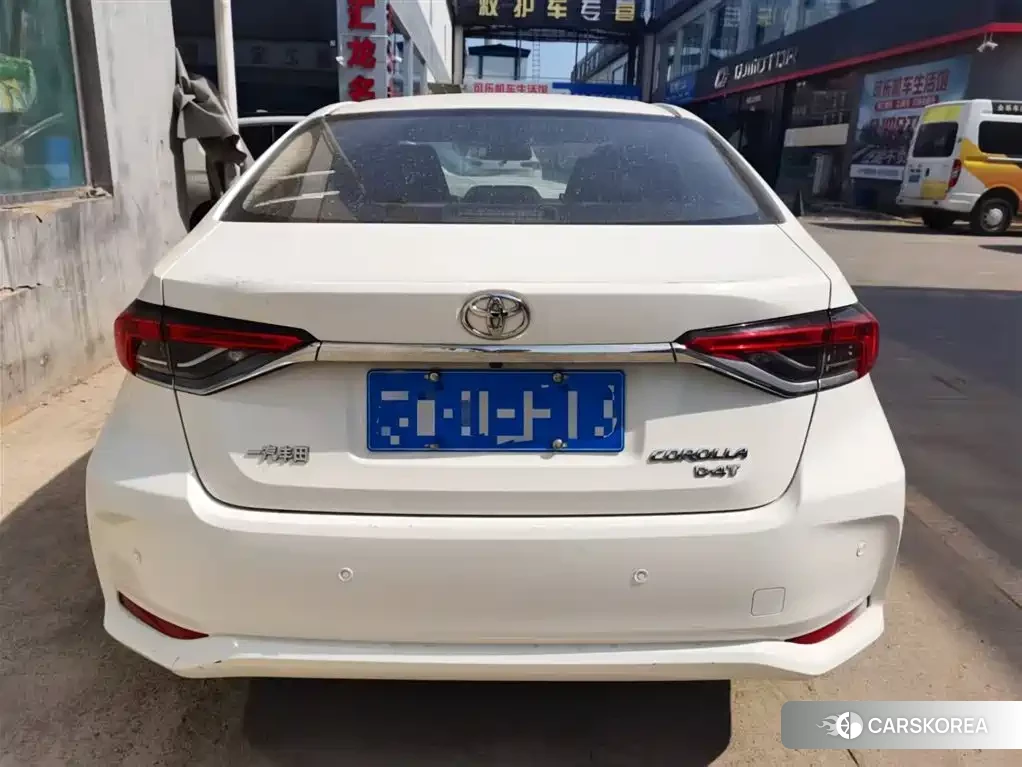 Toyota Corolla 2023 Белый из Китая, фото 2