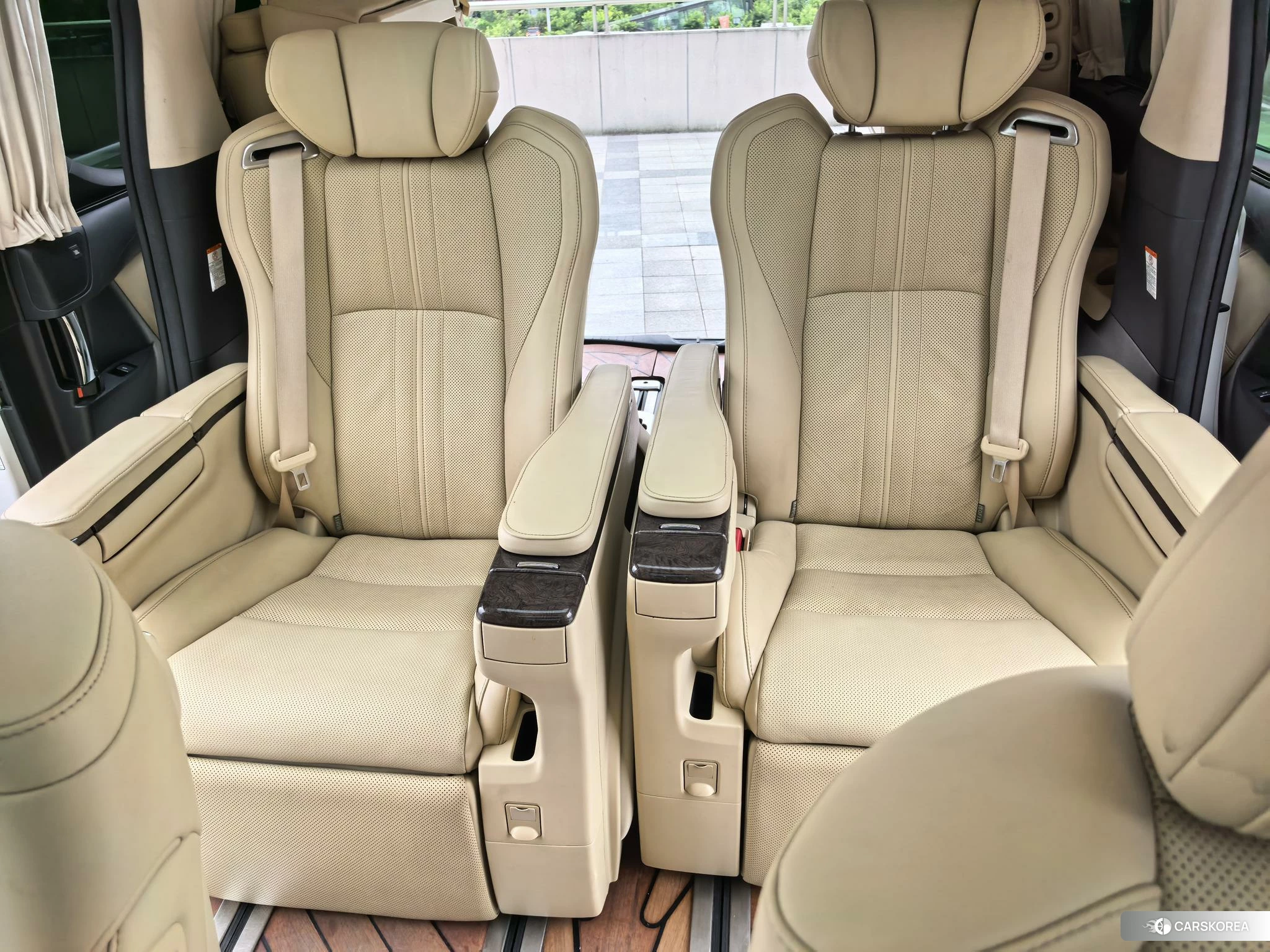 Toyota Alphard id 4453738 из Китая 10