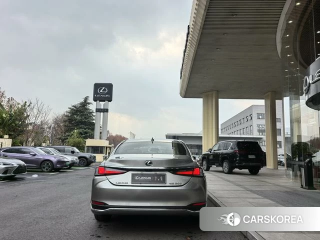 Lexus ES id 4279027 из Китая 9
