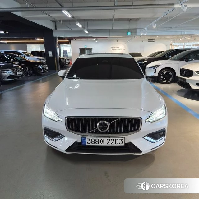Volvo S60 3rd generation 2024 Белый из Кореи, фото 2