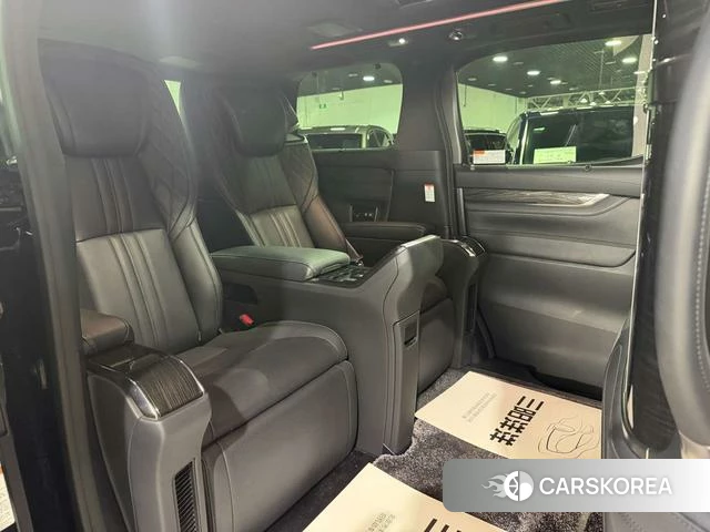 Lexus LM id 4276677 из Китая 7