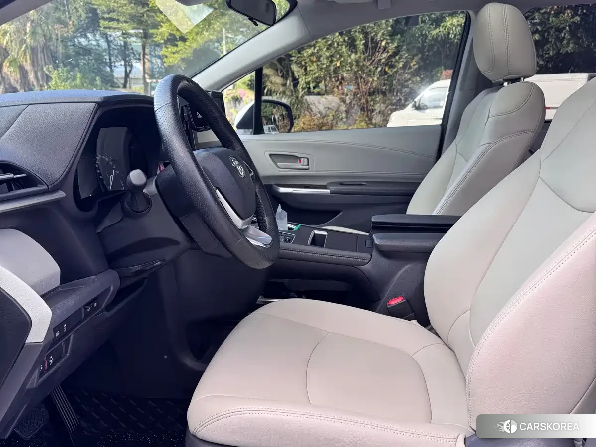 Toyota Sienna 2023 Белый из Китая, фото 3