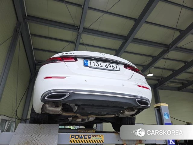 Mercedes-Benz E-Class W213 2022 Белый из Кореи, фото 2