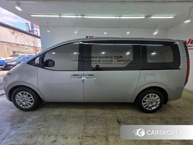 Hyundai Staria 2024 Серебристо-серый из Кореи, фото 2