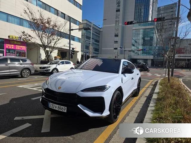 Lamborghini Urus 2025 Светло-серебряный цвет из Кореи, фото 4
