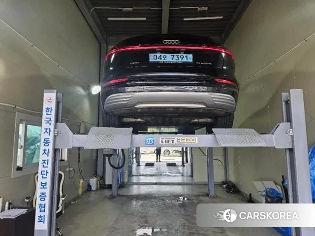 Audi e-Tron 2022 Черный из Кореи, фото 2