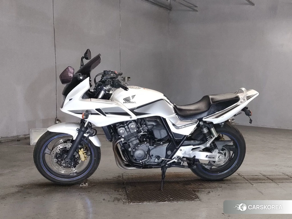 Проданный Honda CB400SF BOLDOR 2011 из Японии, фото 2